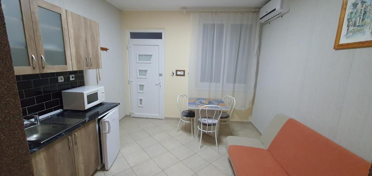 Szlavi Apartman باجة المظهر الخارجي الصورة